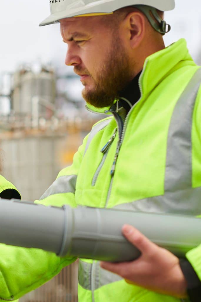 E6 solutions field worker